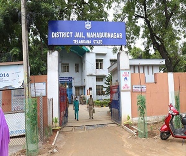 జైలులో ఖైదీ పరారీ