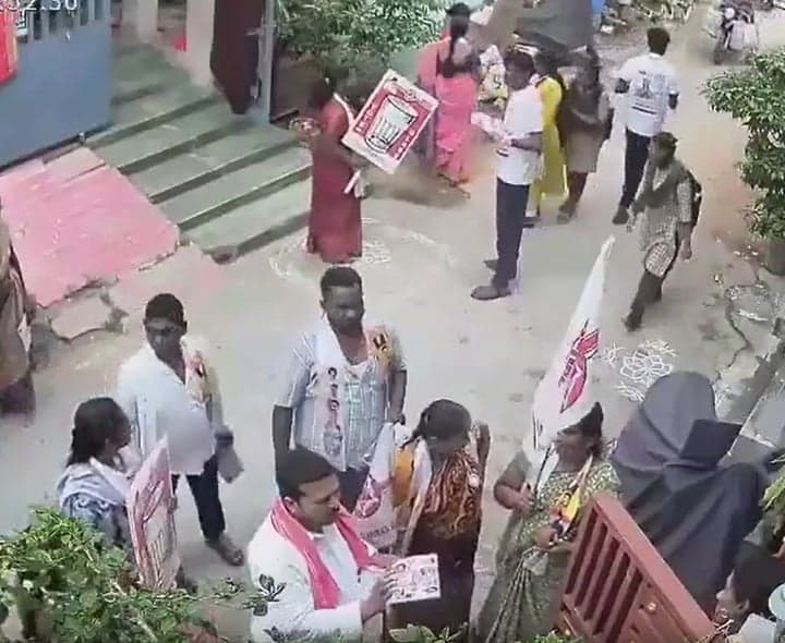 విజయవాడలో జనసేన ప్రచార తీరుపై విమర్శలు