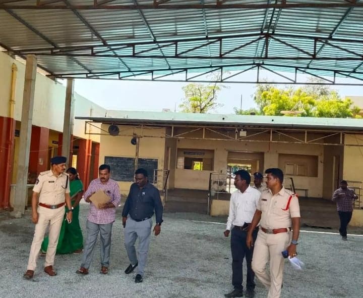 రేణిగుంటలో పోలింగ్ కేంద్రాల తనిఖీ - Udayam