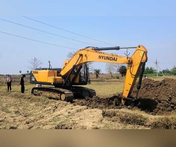 అటవీ అధికారుల వద్ద గొడవ