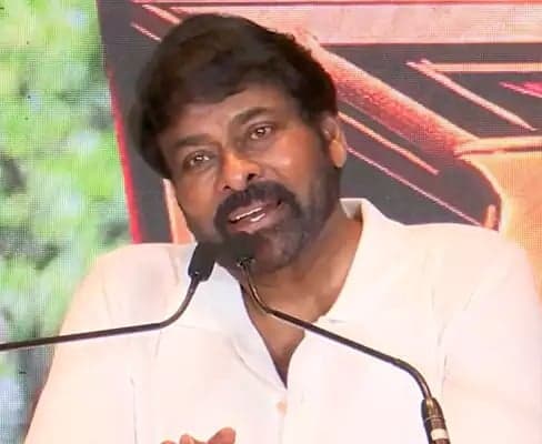 బ్లడ్‌ బ్యాంకు పెట్టి రక్తం అమ్ముతున్నాడన్నారు