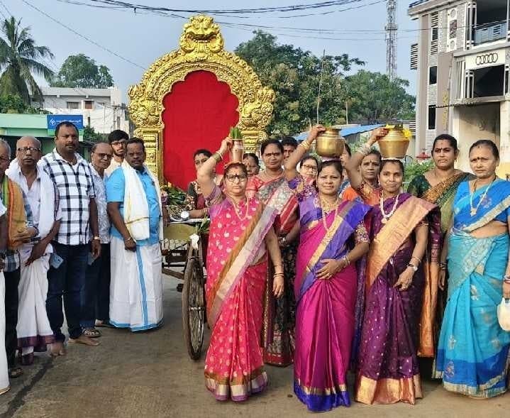 పైడిమారమ్మ ఆలయానికి ప్రత్యేక కానుక - Udayam