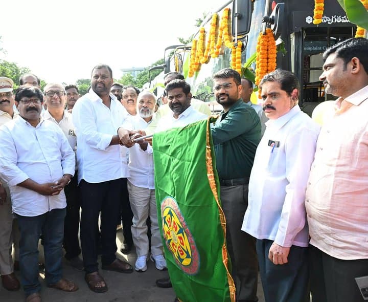 సింహపురి ఈ-బస్సు డిపో పవర్ రూమ్‌ను ప్రారంభించిన మంత్రి