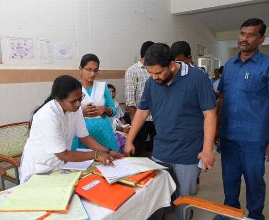 మాతా శిశు ఆరోగ్య కేంద్రాన్ని తనిఖీ చేసిన కలెక్టర్