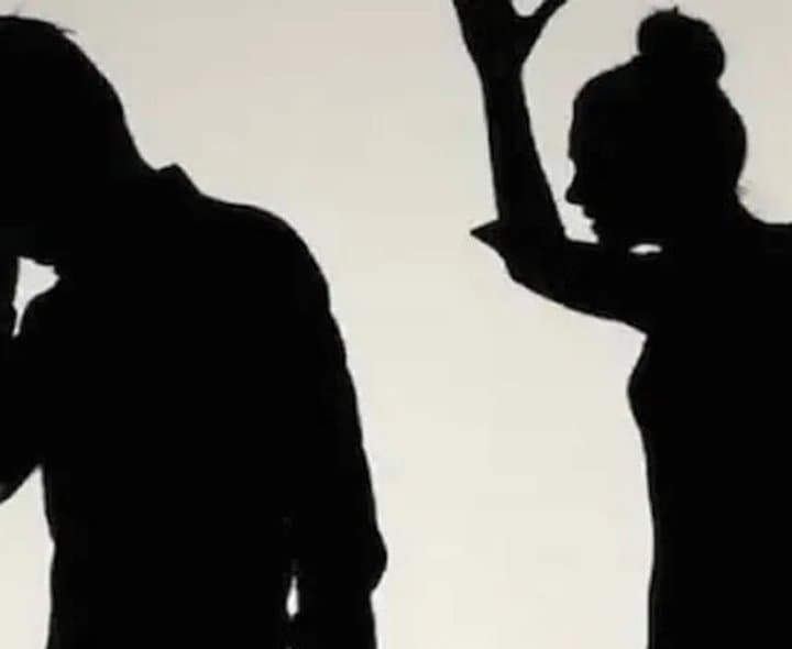 భార్యతో గొడవ.. ఇంటికి నిప్పు