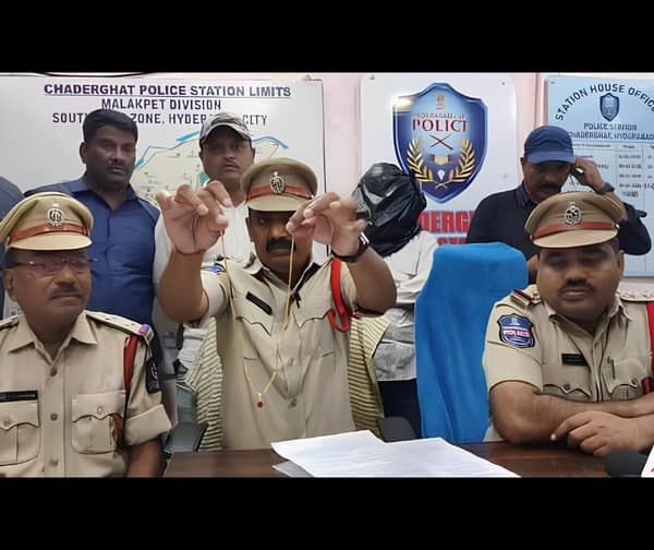 బస్సులో గొలుసు చోరీ ముఠా అరెస్ట్ - Udayam Digital