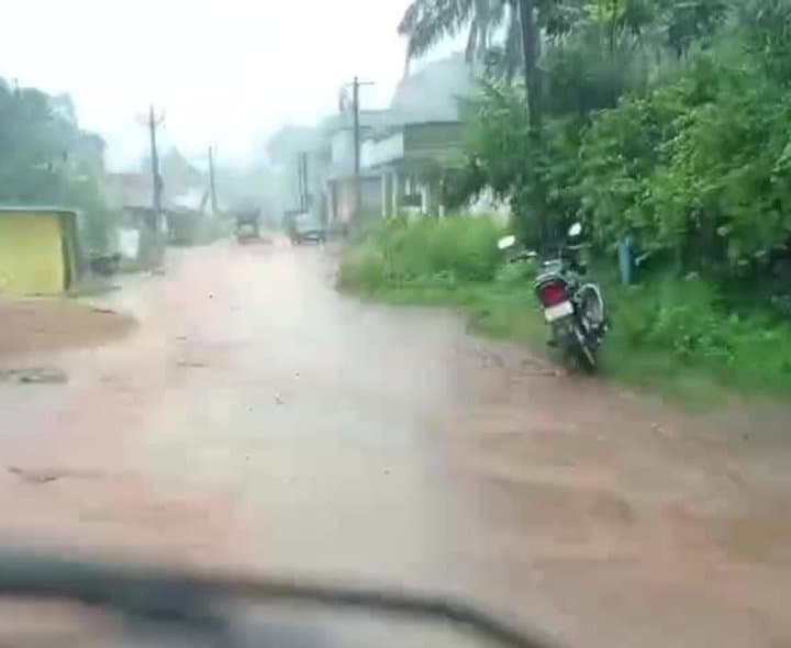 జీకేవీధిలో భారీ వర్షం.. జనజీవనానికి ఆటంకం