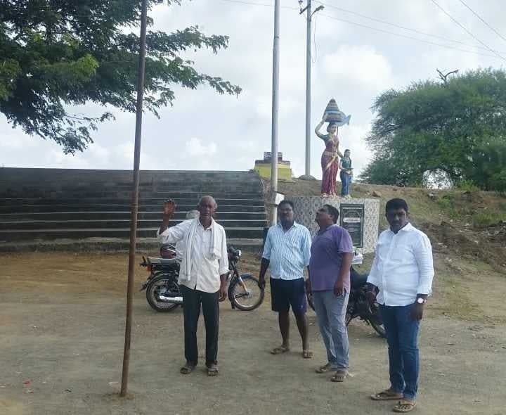 ఇనుగుర్తిలో మూడు చోట్ల బతుకమ్మ వేడుకలు - Udayam
