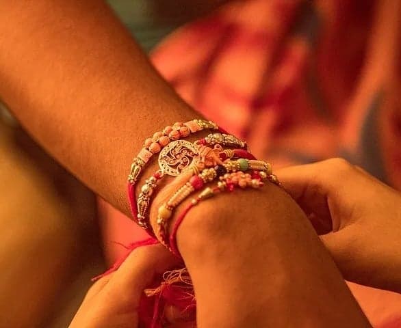 మూడేళ్లు రాఖీ.. భర్త ఫ్రెండ్‌తో జంప్‌