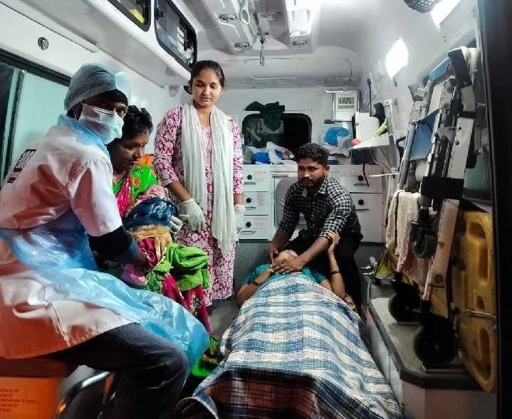 108 అంబులెన్స్‌లోనే ప్రసవం