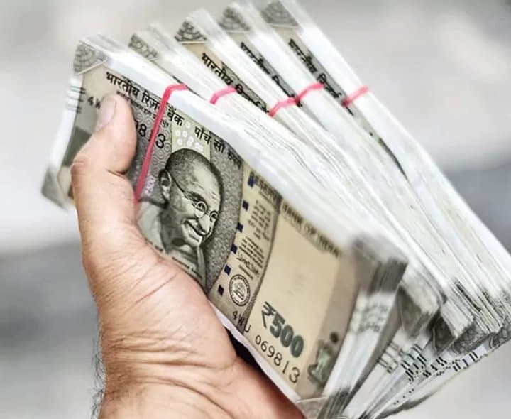 అటవీ అధికారి ఇంట్లో చోరీ