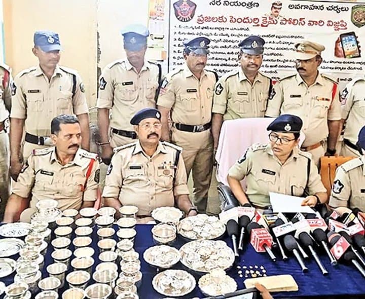 అంతర్రాష్ట్ర దొంగల ముఠా అరెస్టు