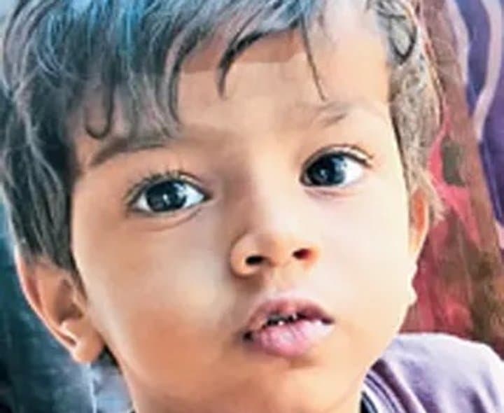 చెరువులో రెండేళ్ల బాలుడి మృతదేహం