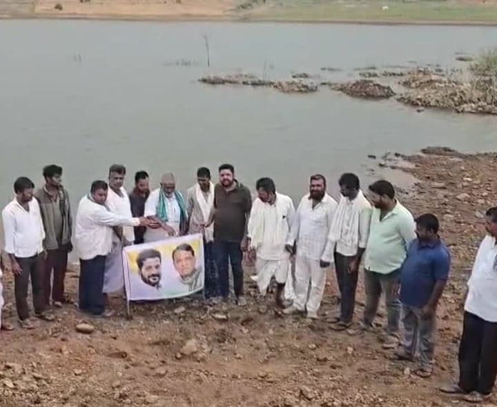 సీఎం, ఎమ్మెల్యే చిత్రపటాలకు పాలాభిషేకం