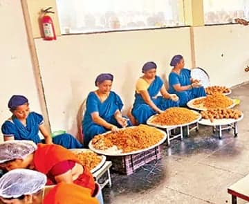 వాడపల్లిలో లడ్డూల ఏటీఎం - Udayam