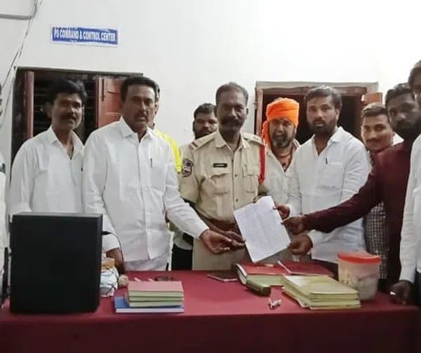 ఇసుక మాఫియా బెదిరింపులు - Udayam Digital