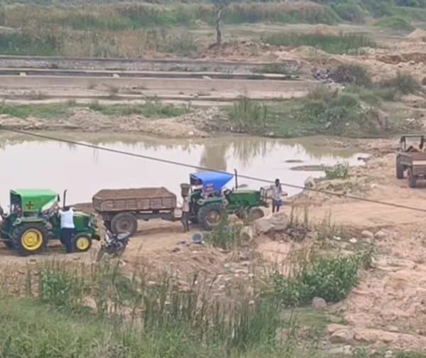 కౌండిన్య నదిలో అక్రమ తవ్వకాలు: అధికారుల నిర్లక్ష్యం