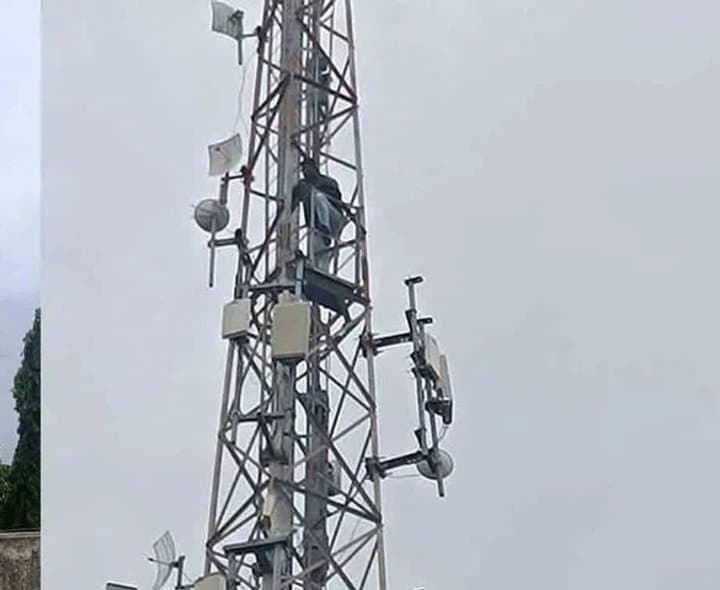 ఇందిరమ్మ ఇల్లు కోసం సెల్‌టవర్‌పై నిరసన