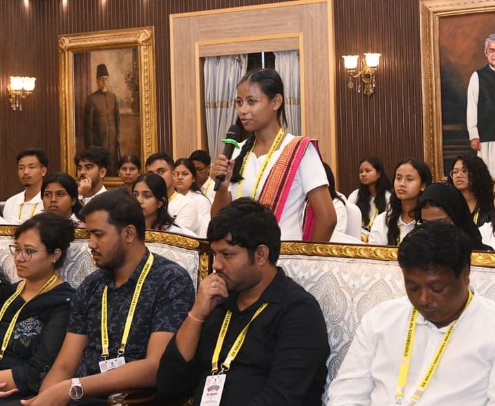 తెలంగాణ సంస్కృతిని తెలుసుకోవాలని అసోం విద్యార్థులకు గవర్నర్ సూచన