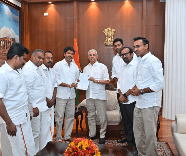 తమిళనాడులో 'విజయ్' దుందుభి.. ప్రభుత్వ ఏర్పాటుకు గవర్నర్ గ్రీన్ సిగ్నల్!
