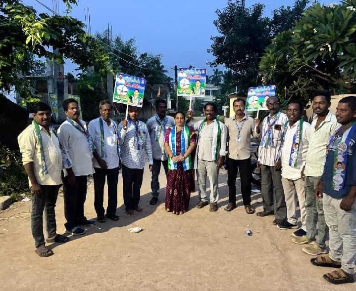 లక్కవరంలో నిమ్మ శ్రీదేవి ఇంటింటి ప్రచారం - Udayam