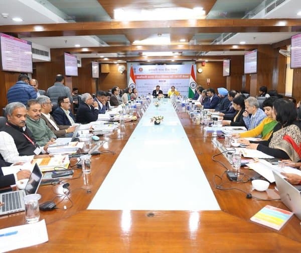 ఈఎస్‌ఐసీ కీలక నిర్ణయాలు: మంత్రి మన్సుఖ్ మాండవియా - Udayam Digital