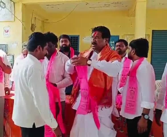 కాంగ్రెస్‌ నుంచి బీఆర్‌ఎస్‌లోకి 100 మంది చేరిక - Udayam