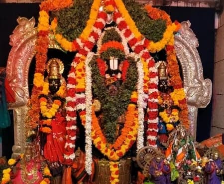 శ్రీ ప్రసన్న వేంకటేశ్వర స్వామికి పూజలు