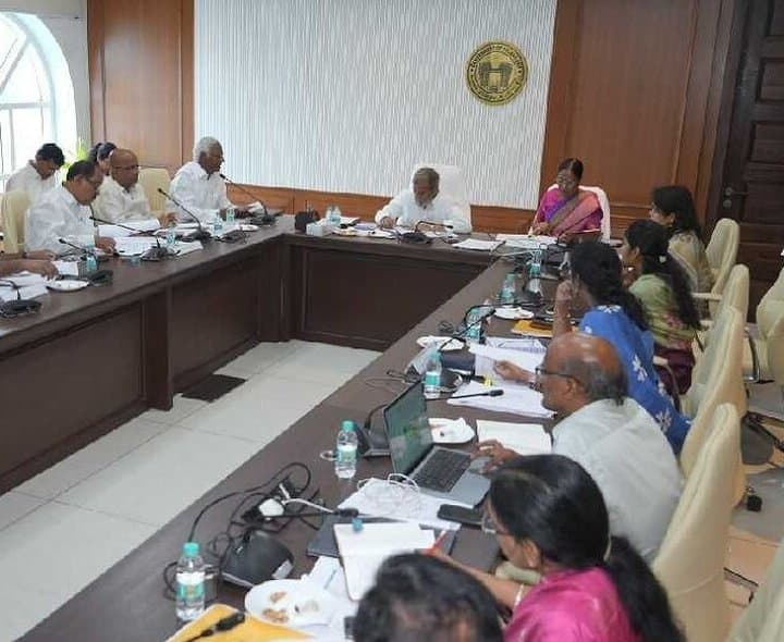 ఉమ్మడి వరంగల్ వైద్య వసతులపై సమీక్ష