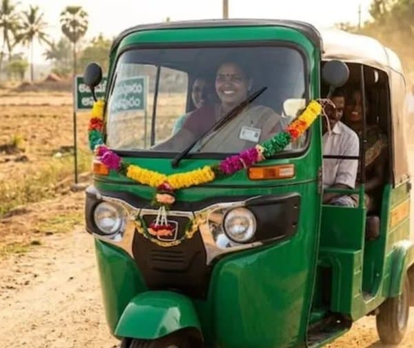 మహిళల కోసం రూ. 4 లక్షల ఉచిత ఆటోలు