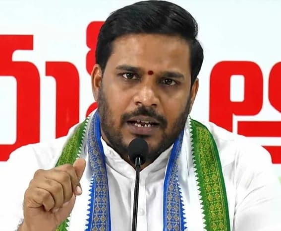 చంద్రబాబుపై మంత్రి విమర్శ