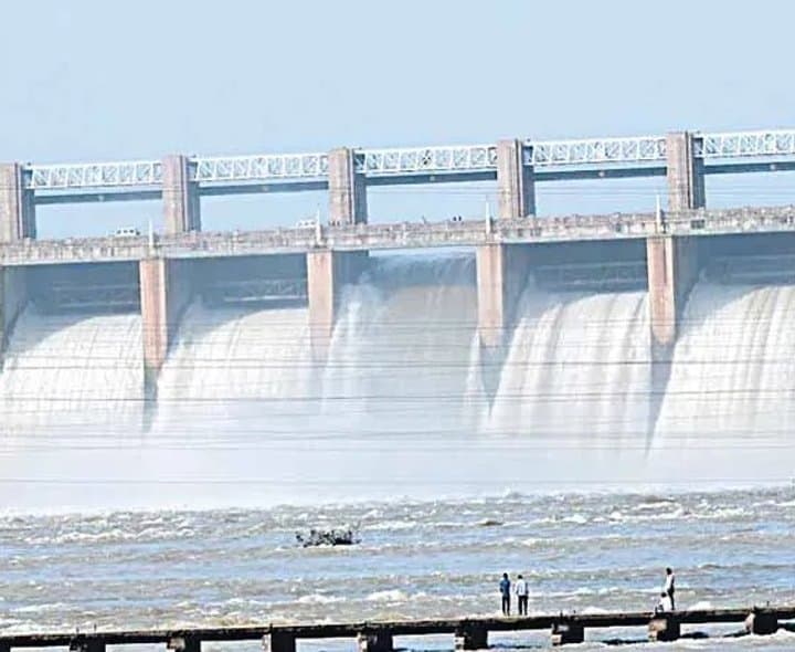ఏపీకి తుంగభద్ర నీరు విడుదలపై విమర్శలు - Udayam