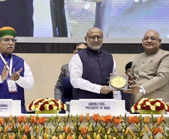 సహకార సమాఖ్య స్ఫూర్తితో ముందుకు సాగాలి: ఉపరాష్ట్రపతి