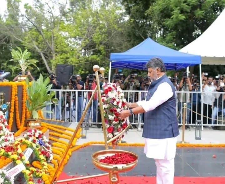 అమరవీరులకు సీఎం నివాళి