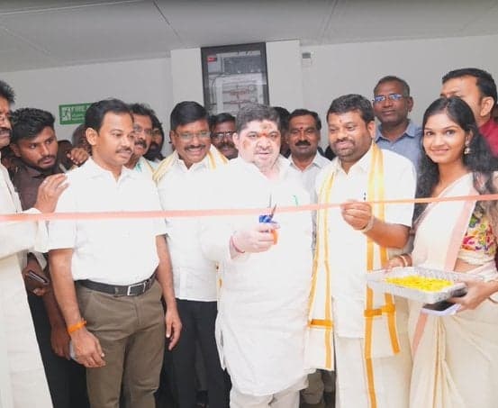 మియాపూర్‌లో సుప్రజా హాస్పిటల్‌ను ప్రారంభించిన పొన్నం ప్రభాకర్