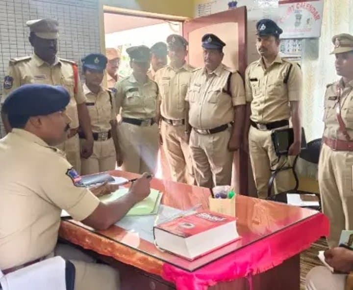 నడిగూడెం పోలీస్ స్టేషన్‌ను తనిఖీ చేసిన ఎస్పీ