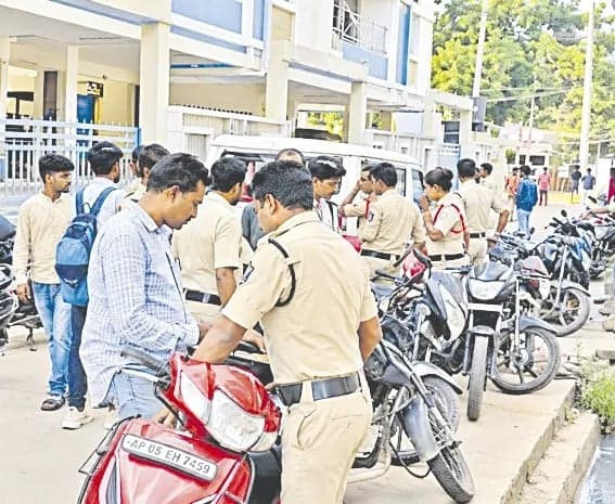 నిరుద్యోగులపై ప్రభుత్వ దమనకాండ - Udayam