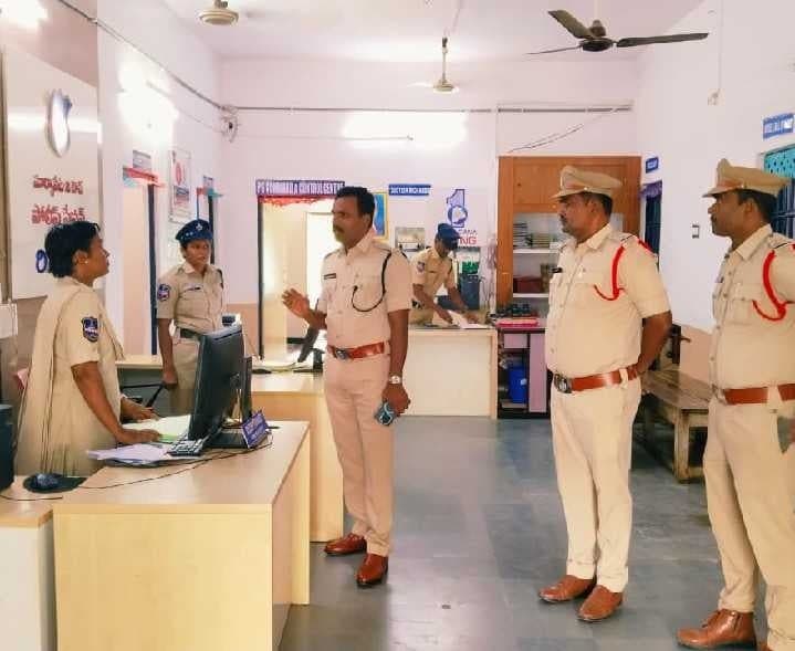 ప్రజలకు సత్వర పోలీస్ సేవలు: ఎస్పీ - Udayam