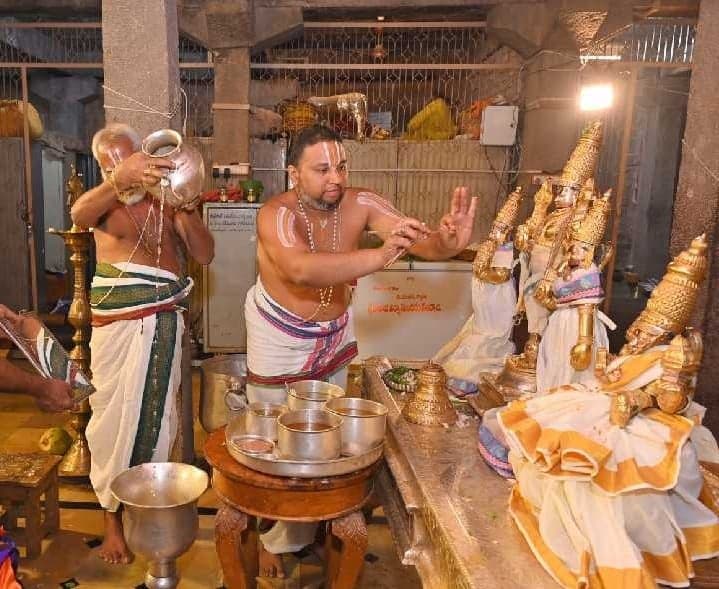 అహోబిలంలో స్వామివారికి విశేష తిరుమంజనం