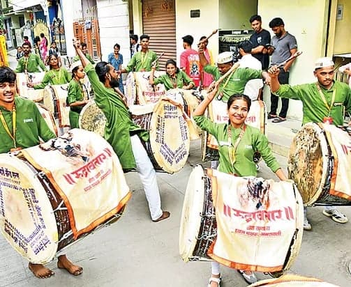 వినాయక ఉత్సవాల్లో జానపద పాటల హోరు