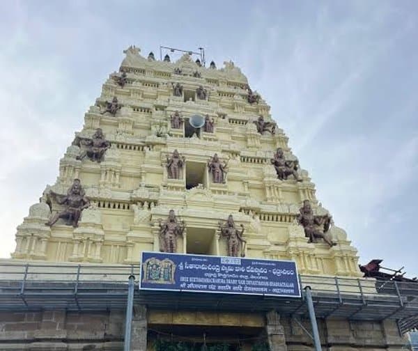 రామాలయ ఉద్యోగాల భర్తీపై రగడ