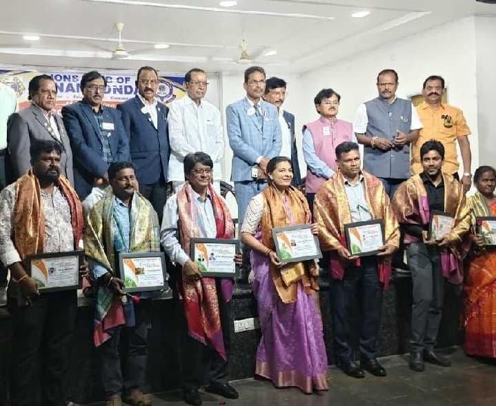శాయంపేటలో ఉత్తమ సేవా పురస్కారాలు - Udayam