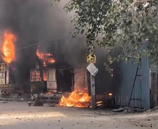 నోయిడాలో భారీ అగ్నిప్రమాదం.. ఒకరు మృతి