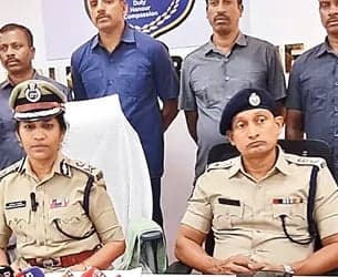 సినీఫక్కీలో హ్యాష్‌ ఆయిల్ రవాణా - Udayam