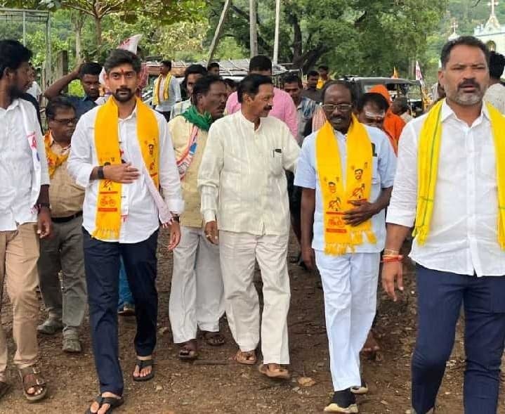 వొబ్బంగిలో టీడీపీ అభ్యర్థుల ప్రచారం - Udayam