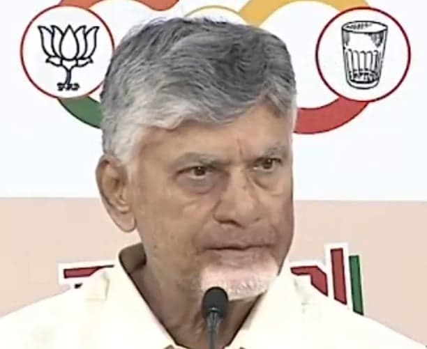 అర్నబ్‌ తుఫాన్‌పై ఎప్పటికప్పుడు పర్యవేక్షణ: చంద్రబాబు