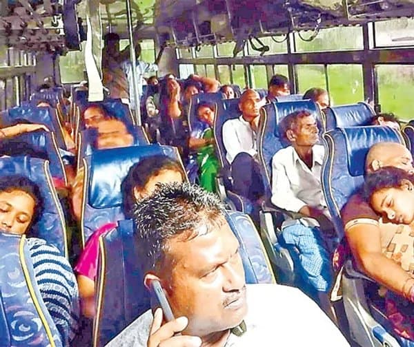 అడవిలో ఆర్టీసీ బస్సు నిలిపివేత: ప్రయాణికుల అవస్థలు