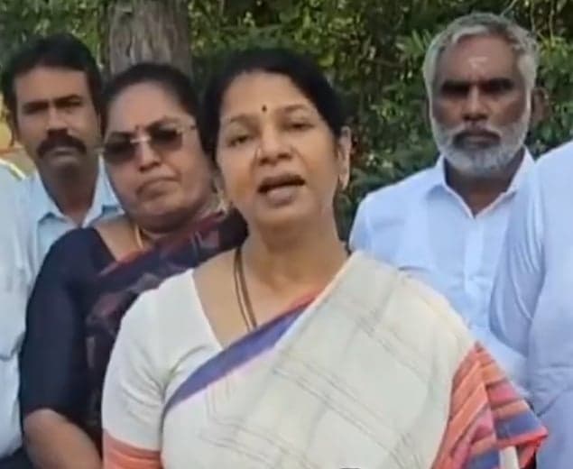 ప్రశ్నలకు సమాధానాల బదులు పంచ్ డైలాగులు: కనిమొళి