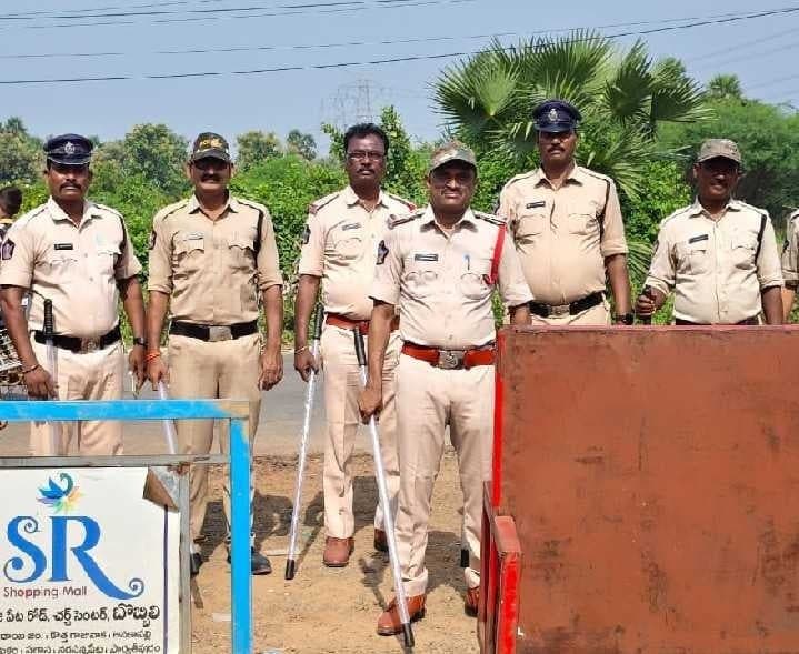 గుర్లలో ఎంపీటీసీ నామినేషన్లకు బందోబస్తు - Udayam