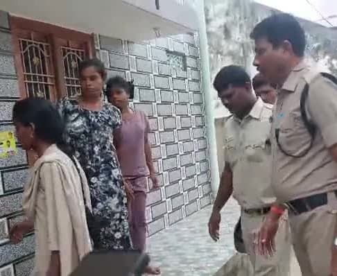 ఎన్నికల వేళ నర్సీపట్నంలో సోదాలు - Udayam